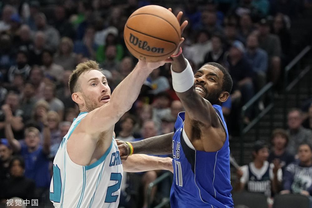 满头白发却 满头白发却